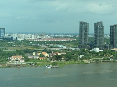 Khu đô thị mới Thủ Thiêm từ Quận 1 nhìn sang (ảnh: Lê Toàn)