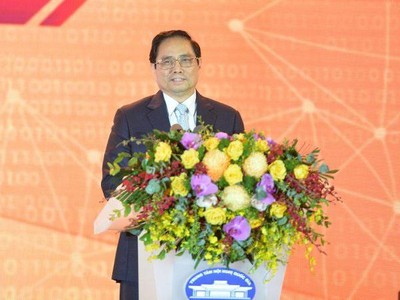 Phát biểu tại Diễn đàn Quốc gia Phát triển Doanh nghiệp Công nghệ số lần thứ III, Thủ tướng Phạm Minh Chính khẳng định, người dân và doanh nghiệp là trung tâm của quá trình chuyển đổi số (Ảnh: VnExpress)