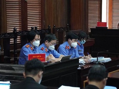 Đại diện Viện Kiểm sát TP.HCM cho rằng, việc đề nghị mức án là trên cơ sở tính chất vai trò, vị trí từng bị cáo khi thực hành vi, trách nhiệm của từng bị cáo, đồng thời xem xét thái độ của các bị cáo tại quá trình điều tra.