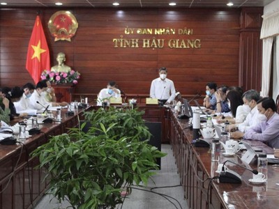 Ông Đồng Văn Thanh- Chủ tịch UBND tỉnh Hậu Giang phát biểu tại cuộc họp