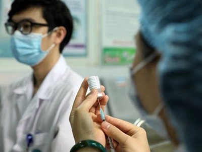 Theo Sở Y tế Hà Nội, khoảng cách giữa mũi tiêm bổ sung và mũi cuối cùng của liều cơ bản là từ 28 ngày đến 3 tháng