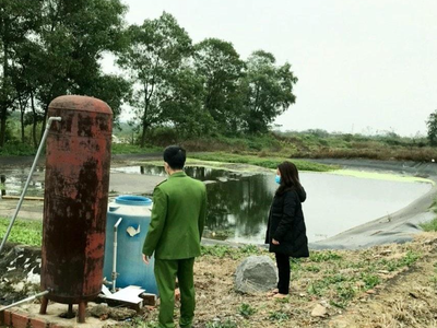 Cơ quan công an phát hiện hành vi xả thải ra môi trường của Nhà máy chế biến mủ cao su Trường Sinh.