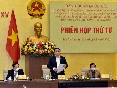 Chủ tịch Quốc hội Vương Đình Huệ phát biểu tại phiên họp.