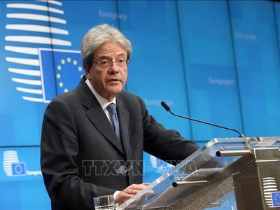 Ủy viên phụ trách các vấn đề kinh tế và thuế của Liên minh châu Âu (EU) Paolo Gentiloni trong cuộc họp báo tại Brussels, Bỉ, ngày 17/2/2020. Ảnh: AFP/TTXVN