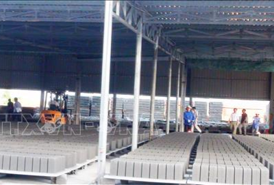 Nhà máy sản xuất gạch không nung công nghệ rung ép của Công ty TNHH Khoáng sản Thuận Sơn, Đồng Hới, Quảng Bình. Ảnh minh họa: Võ Dung/TTXVN 