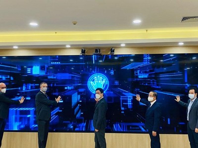 Các đại biểu thực hiện nghi thức khai trương Cổng thông tin doanh nghiệp (Ảnh: MPI)