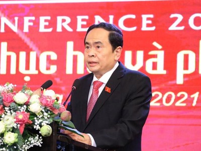 Phó chủ tịch Quốc hội Trần Thanh Mẫn phát biểu tại hội thảo.