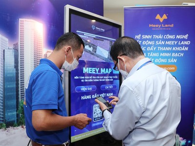 Khách hàng trải nghiệm ứng dụng bản đồ số Meey Map