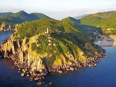 Phú Yên có nhiều tiềm năng và lợi thế để phát triển du lịch. Trong ảnh: Mũi Điện - địa danh nổi tiếng của tỉnh Phú Yên