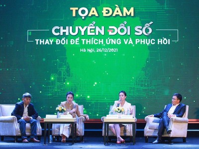 Ông Nguyễn Francis Tuấn Anh (bên phải) và ông Trần Anh Vương (bên trái).