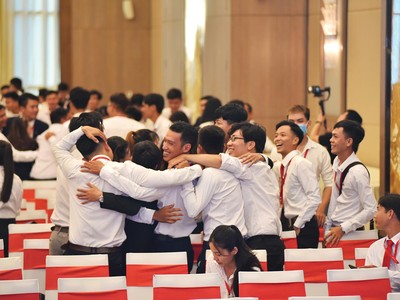 Niềm vui nhận thưởng cuối năm