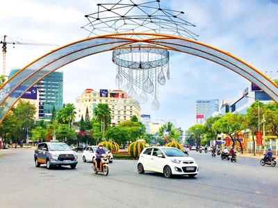 Đại lộ Hòa Bình (quận Ninh Kiều) trung tâm của TP. Cần Thơ, điểm đến của các dự án thương mại, dịch vụ. Ảnh: Huy Tự