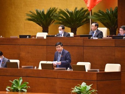 Bộ trưởng Nguyễn Chí Dũng giải trình trong phiên họp chiều 7/1/2022.