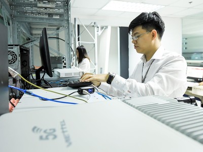 Tiêu điểm kinh doanh tuần qua: Vietnam Airlines không chỉ bay; Vinfast chuyên tâm xe điện; sẽ có Đất Xanh số