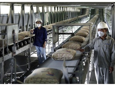 Giá nguyên liệu đầu vào tăng chóng mặt, tiêu thụ chậm... khiến doanh nghiệp xi măng có 1 năm kinh doanh đầy chật vật.