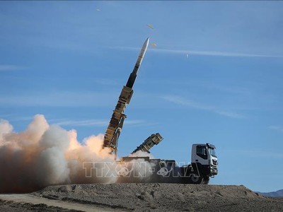 Tên lửa Sayad trong hệ thống Talash được phóng thử trong một buổi tập trận của quân đội Iran. Ảnh: AFP/TTXVN