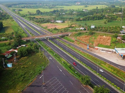 Cao tốc Dầu Giây - Phan Thiết kích hoạt làn sóng đầu tư vào Bình Thuận. 