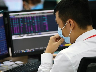 Diễn biến lạ nhóm bất động sản tăng nóng