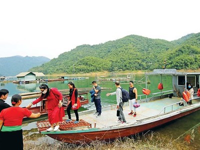 Du khách có xu hướng chọn các tour nội địa, thay vì du lịch nước ngoài