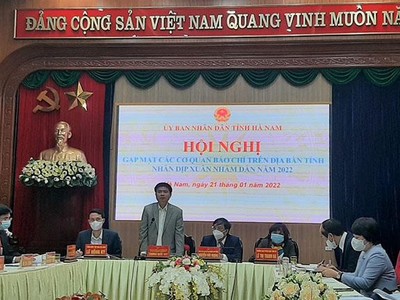 Chủ tịch UBND tỉnh, Trưởng đoàn Đại biểu Quốc hội tỉnh Hà Nam Trương Quốc Huy phát biểu tại hội nghị gặp mặt các cơ quan báo chí nhân dịp Xuân Nhâm Dần 2022.