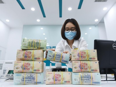  Nếu trích lập dự phòng rủi ro ngay bây giờ thì lợi nhuận ngân hàng sẽ giảm mạnh. Ảnh: Dũng Minh