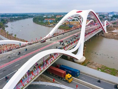 Công trình cầu Rào mới bắc qua sông Lạch Tray đã được thông xe kỹ thuật chiều 25.01. Ảnh: Hồng Phong