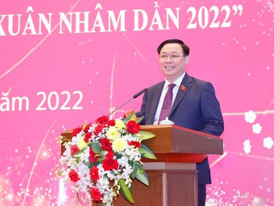 Chủ tịch Quốc hội Vương Đình Huệ phát biểu tại cuộc gặp mặt.