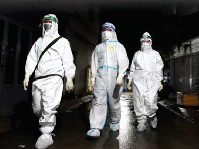 Áp lực công việc đè nặng lên đôi vai những cán bộ truy vết, xét nghiệm tại CDC Hà Nội