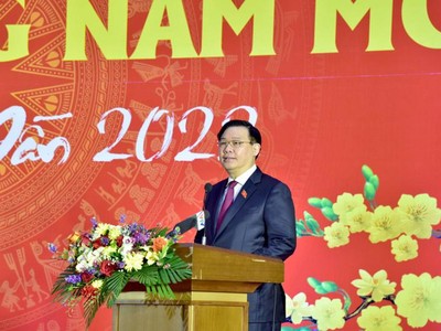 Chủ tịch Quốc hội Vương Đình Huệ phát biểu tại cuộc gặp mặt.