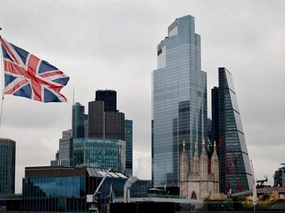 GDP tháng 12/2021 của Vương quốc Anh giảm 0,2% do chính quyền nước này buộc gia hạn áp dụng các biện pháp phòng dịch để đối phó sự lây lan của biến thể Omicron. Ảnh: AFP