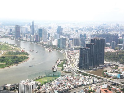 Việc khai thác, kinh doanh không gian và quỹ đất ven sông Sài Gòn sẽ tạo ra nguồn lực kinh tế lớn. Ảnh: Lê Toàn 