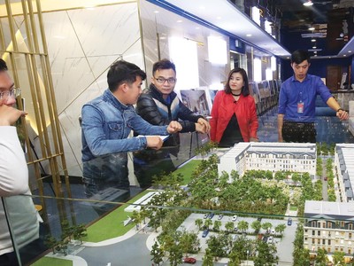 Cả bên bán và bên mua nhà đều được hưởng lợi từ chính sách giảm thuế VAT. Ảnh: Dũng Minh