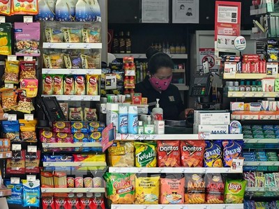 Một cửa hàng tạp hóa tại Singapore. Ảnh: AFP/TTXVN