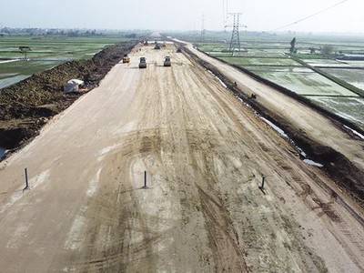 Thi công tuyến cao tốc Bắc - Nam đoạn Mai Sơn - Quốc lộ 45.