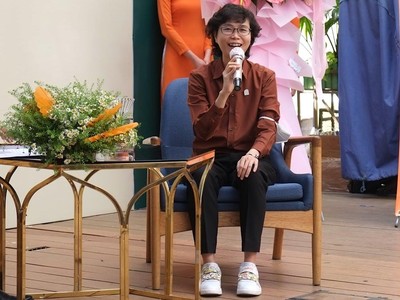 Julie Đặng chia sẻ tại buổi ra mắt quyển sách đầu tiên về cảm quan cà phê tại Việt Nam (Nguồn: VBS).