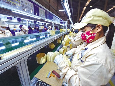 Rất nhiều doanh nghiệp đang có nhu cầu tăng giờ làm thêm để kịp đáp ứng đơn hàng. Ảnh: Đ.T