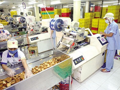 Cơ chế hậu kiểm của Nghị định 15/2018/NĐ-CP đã tiết kiệm cho doanh nghiệp ngành thực phẩm các khoản chi phí rất lớn. Trong ảnh: Sản xuất bánh tại Công ty cổ phần Tập đoàn KIDO. Ảnh: Lê Toàn