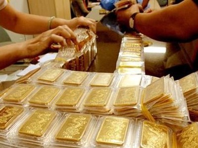 Fed tăng lãi suất USD: Vàng vẫn sáng, chứng khoán tăng