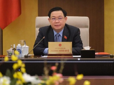 Chủ tịch Quốc hội Vương Đình Huệ yêu cầu làm rõ vì sao có quy định rồi mà 16 năm qua vẫn không lập được Quỹ Hỗ trợ phát triển điện ảnh.