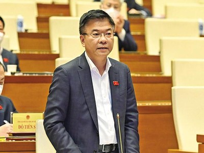 Bộ trưởng Bộ Tư pháp Nguyễn Thành Long trả lời chất vấn của Ủy ban Thường vụ Quốc hội.