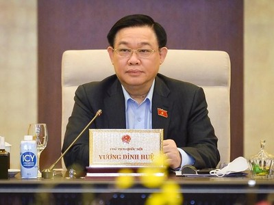 Chủ tịch Quốc hội Vương Đình Huệ phát biểu tại phiên họp.