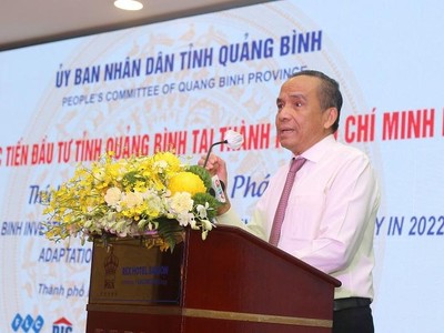 Ông Lê Hoàng Châu, Chủ tịch Hiệp hội Bất động sản TP.HCM chia sẻ tại Hội nghị xúc tiến đầu tư tỉnh Quảng Bình năm 2022 tại TP. HCM. Ảnh: Lê Thành Toàn