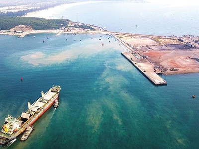 Cảng Hòn La - cửa ngõ ra biển Đông trên tuyến hành lang kinh tế Đông - Tây qua Quảng Bình