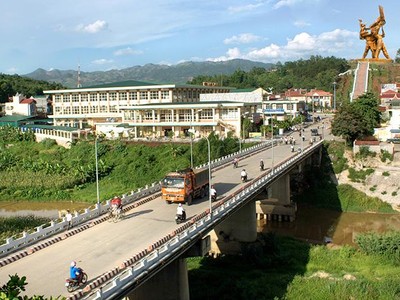 Một tuyến đường tại TP. Điện Biên Phủ.