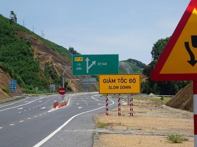 Một đoạn cao tốc La Sơn - Hòa Liên.