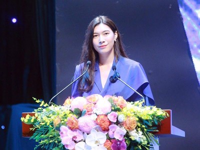 Tổng giám đốc Công ty cổ phần Địa ốc Alphanam Nguyễn Ngọc Mỹ phát biểu tại Đại hội lần thứ VII Hội Doanh nhân trẻ Việt Nam. 