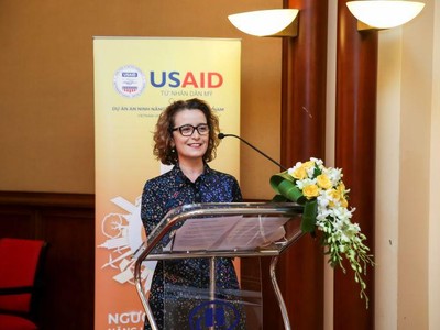 Bà Chrisine Gandomi, Quyền trưởng phòng Năng lượng, Môi trường và Khí hậu USAID tại sự kiện phát động vòng 3 của Chương trình Thách thức đổi mới sáng tạo “Người kiến tạo năng lượng tương lai” - Dự án An ninh Năng lượng Đô thị Việt Nam