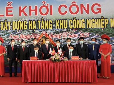 Lãnh đạo Cục Đầu tư nước ngoài - Bộ Kế hoạch và Đầu tư ký thoả thuận hợp tác đầu tư nước ngoài với đại diện lãnh đạo Sở Kế hoạch và Đầu tư tỉnh Nam Định