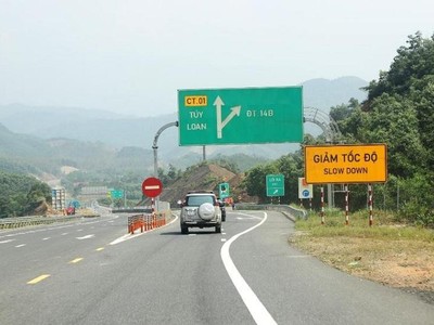 Với việc cho phép lưu thông trên tuyến đường La Sơn - Túy Loan, các phương tiện có thêm sự lựa chọn để di chuyển từ Huế đến Đà Nẵng, ngoài cung đường đèo Hải Vân (không thu phí) và hầm đường bộ Hải Vân (có thu phí).