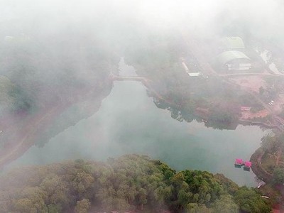 Đoàn công tác của Sở Du lịch Hà Nội khảo sát thác Pa Sỹ. (Ảnh: Hồ Hạ)